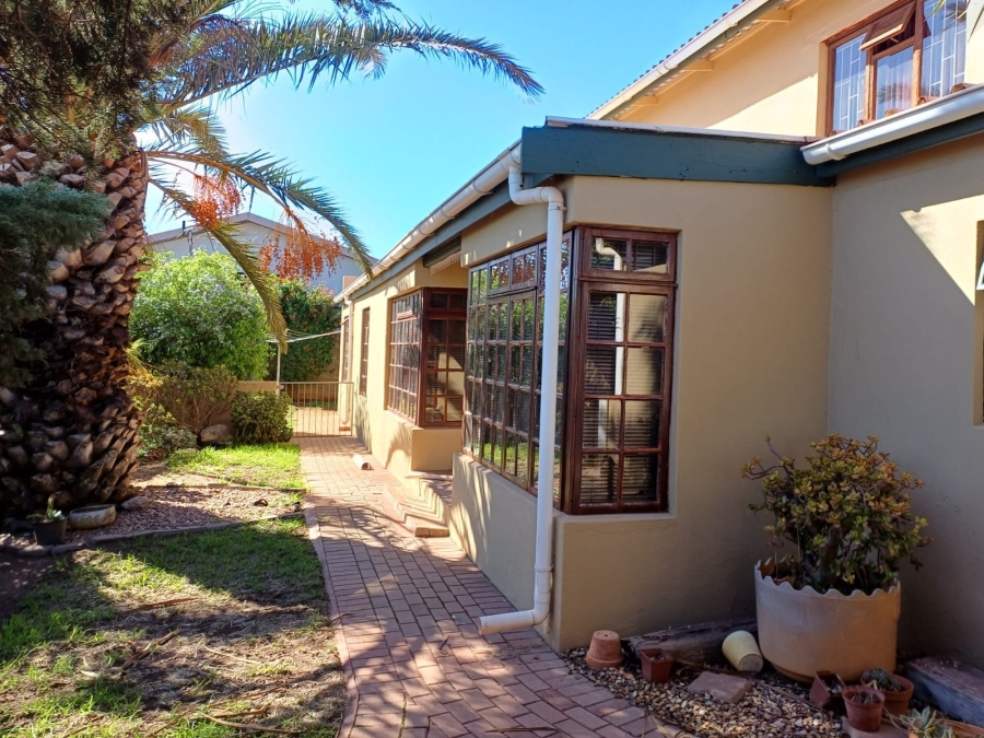 6 Bedroom Property for Sale in Vredenburg Western Cape